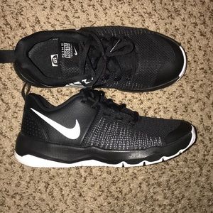Nike HUSTLE Tennis Shoes